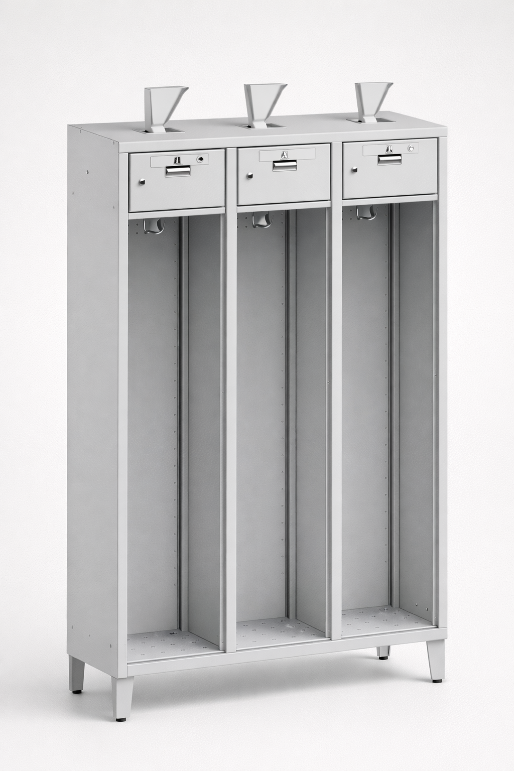 Zaměstnanecká šatní skříň MSS 431 na nogach - uspořádané osobní vybavení a opakovatelný standard