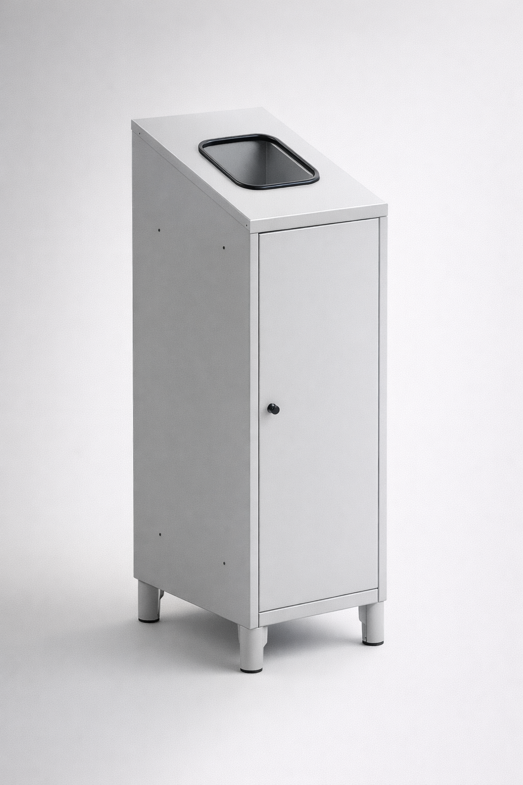 Úklidová skříň MPO 01r - uspořádané uložení čisticích prostředků a provozního